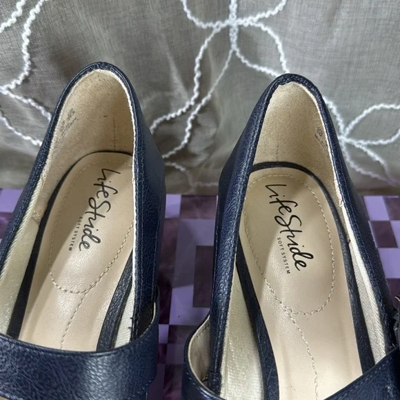 (Q7) LifeStride Rozz Women's Navy Mary Jane Pumps, Size 9M - Picture 3 of 11